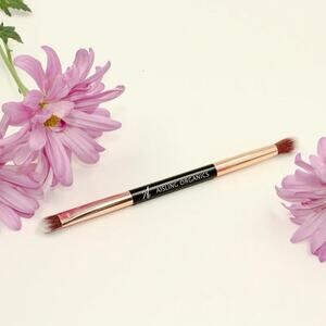 Aisling Organics Dual-Sided Luxe Makeup Shadow Brush- NEW